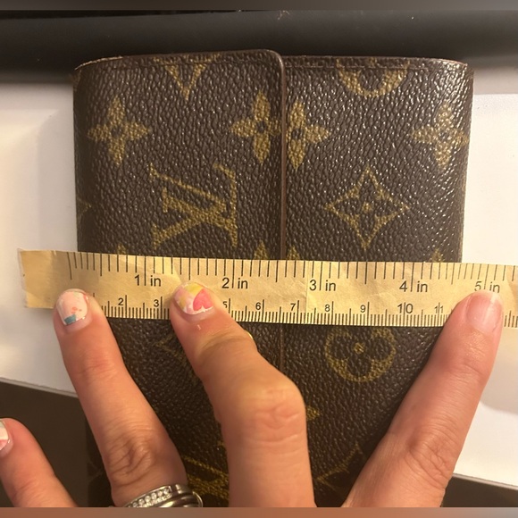 Authentic LV Wallet - Picture 10 of 11
